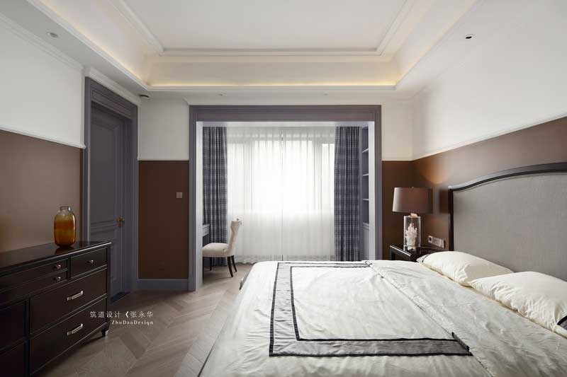 二樓分為兩個套房--小孩房和客房兩個空間,都擁有獨立的衛生間和衣帽間,設計師利用小孩房陽臺的空間,將兩個空間打通,配備了一個小書房,功能完善合理。 二樓分為兩個套房--小孩房和客房兩個空間,都擁有獨立的衛生間和衣帽間,設計師利用小孩房陽臺的空間,將兩個空間打通,配備了一個小書房,功能完善合理。