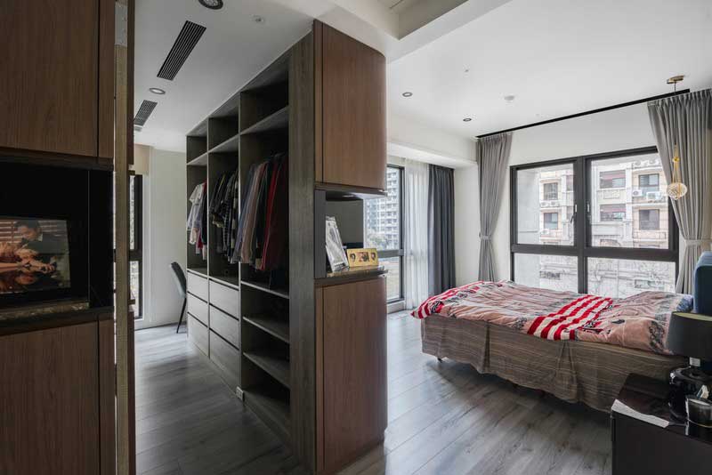 深圳福田下沙港式現代家庭舊房裝修改造主臥衣帽間入口 深圳福田下沙港式現代家庭舊房裝修改造主臥衣帽間入口