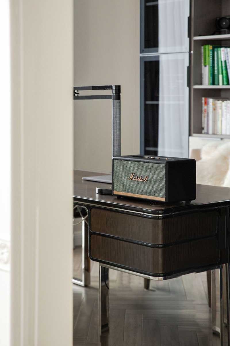 書房里有著許多一起旅行的照片和收藏的紀念品，回憶里都是甜甜的味道