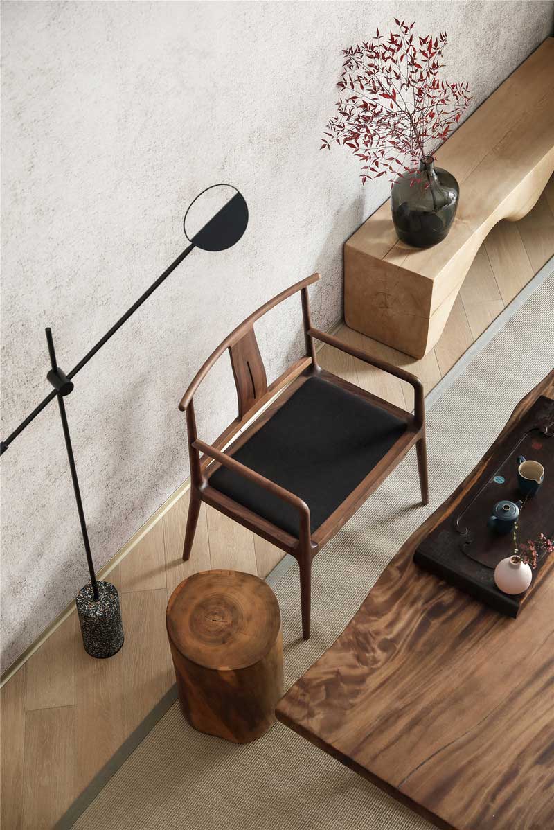 深圳龍華區(qū)現(xiàn)代中式風(fēng)格舊房裝修改造完工后實(shí)景圖品茶區(qū)官帽椅