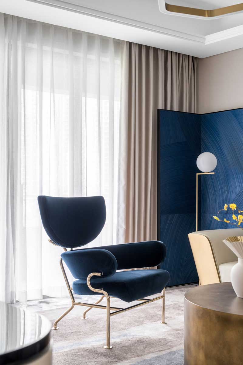 深圳羅湖萬科三居室輕奢風(fēng)格樣板房設(shè)計案例休閑單椅