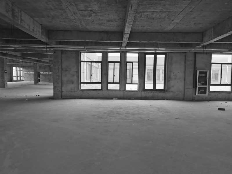 深圳龍華現代風格大型辦公室裝修設計原有室內地面實景 深圳龍華現代風格大型辦公室裝修設計原有室內地面實景