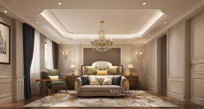 長(zhǎng)輩房床背景采用灰咖色的壁紙與白色護(hù)墻板，床品結(jié)合了中式元素大氣又不失沉穩(wěn)。