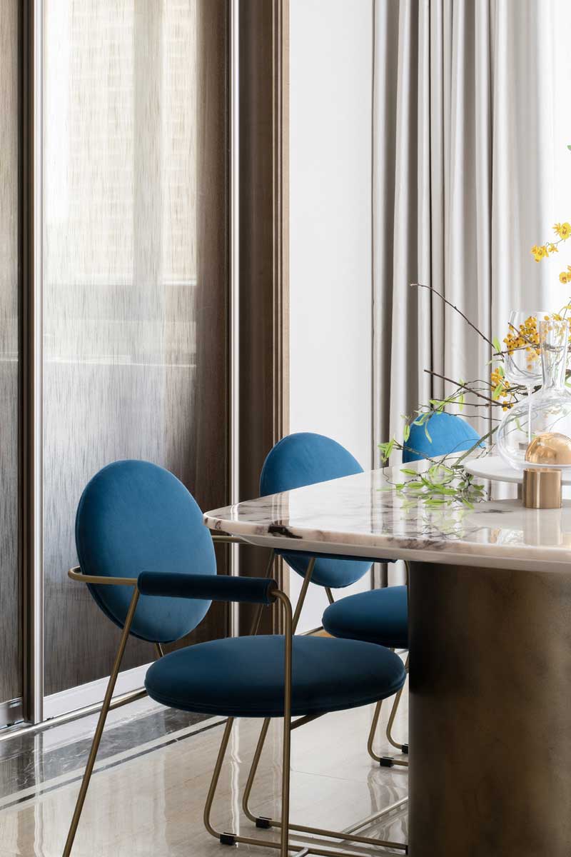 深圳羅湖萬科三居室輕奢風(fēng)格樣板房設(shè)計案例餐椅