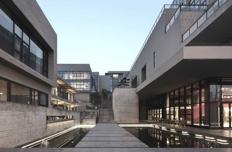 深圳寶安區(qū)深圳龍華大型辦公室裝修設(shè)計