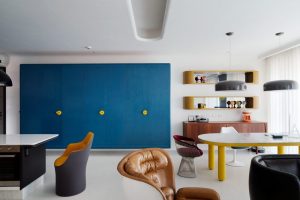 深圳龍崗后現(xiàn)代藍(lán)色調(diào)三居室裝修圖客廳效果圖