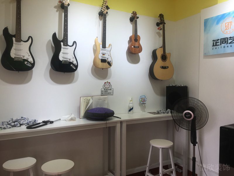 音樂教室裝修效果圖簡易現(xiàn)代風懸掛收納設計圖