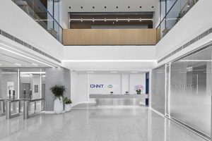 深圳龍華區(qū)華僑城北站壹號現(xiàn)代風(fēng)格辦公室裝修大堂效果圖