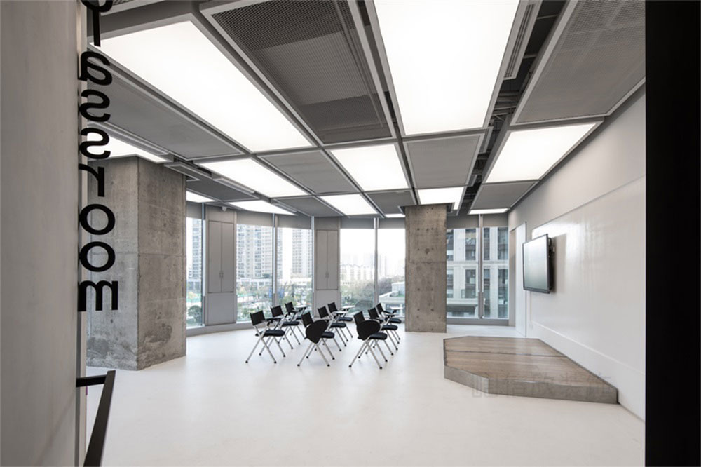 深圳市龍崗區(qū)龍崗中心城wakeup造型培訓(xùn)學(xué)院教室 深圳市龍崗區(qū)龍崗中心城wakeup造型培訓(xùn)學(xué)院教室