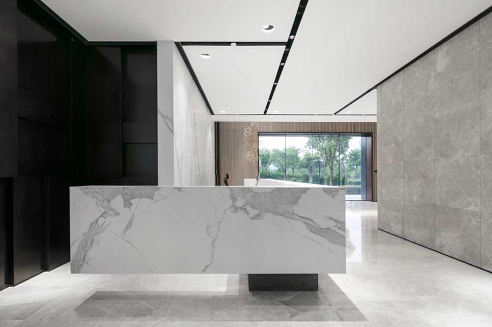 大鵬新區(qū)鑫園廣場(chǎng)現(xiàn)代風(fēng)格辦公室裝修大堂前臺(tái) 大鵬新區(qū)鑫園廣場(chǎng)現(xiàn)代風(fēng)格辦公室裝修大堂前臺(tái)