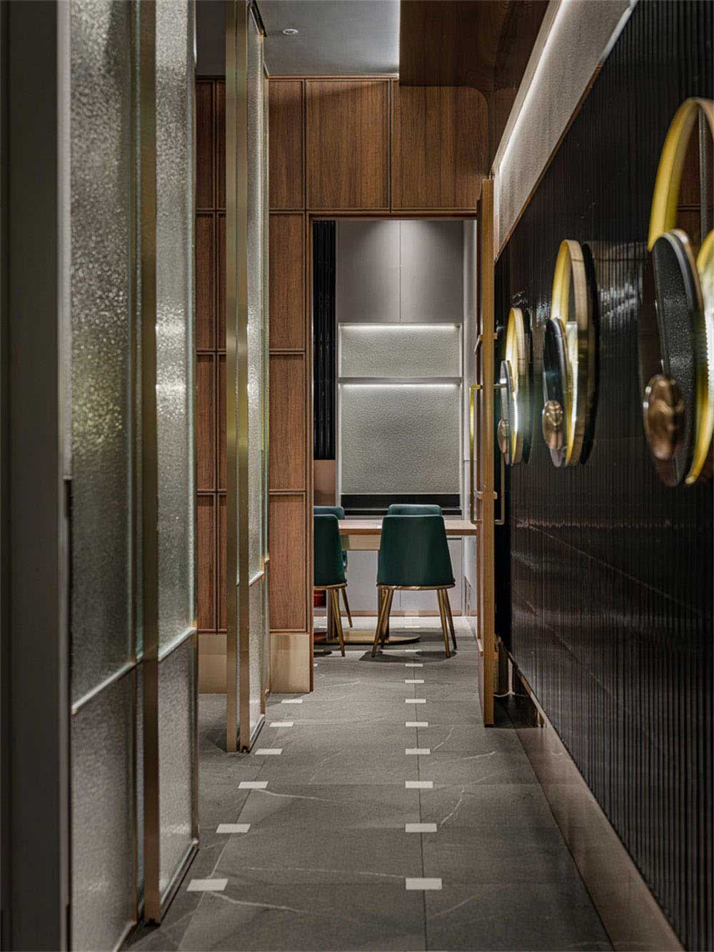 深圳寶安輕奢風(fēng)格鐵板燒餐廳裝修設(shè)計(jì)走廊