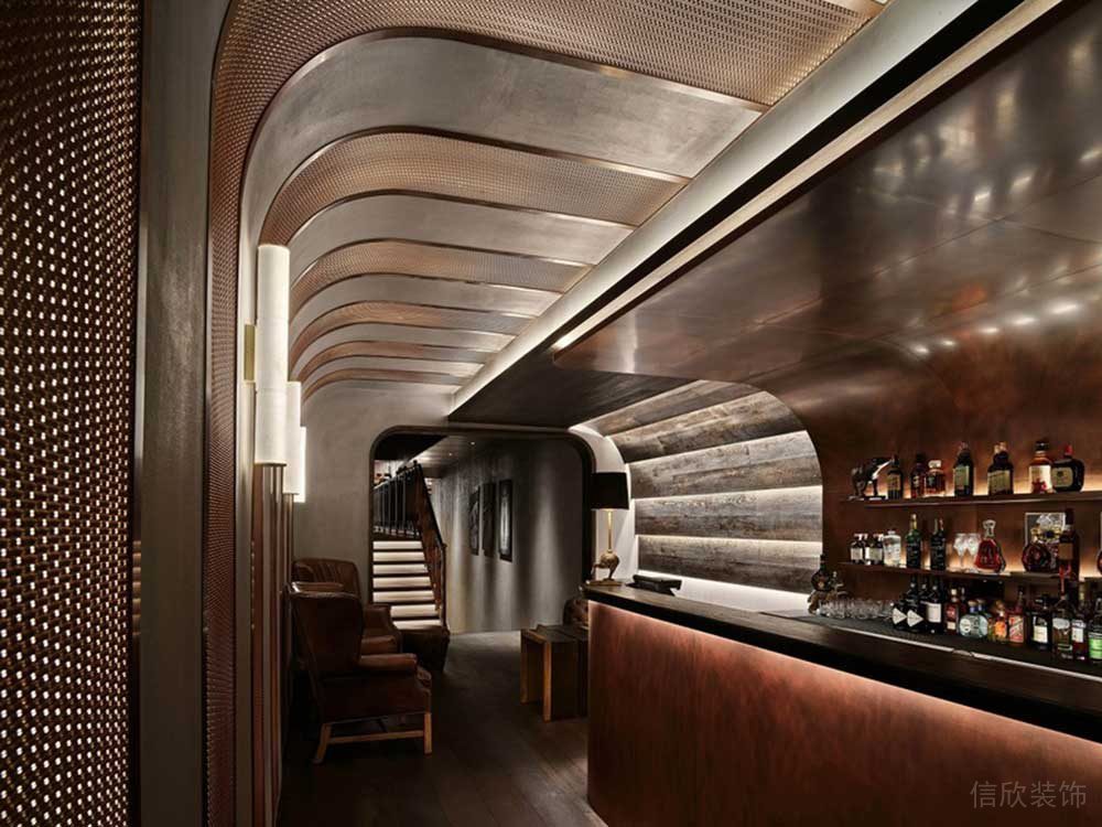 酒吧創(chuàng)意設(shè)計(jì)弧線現(xiàn)代造型鏤空金屬洞洞板天花創(chuàng)意水吧臺休息區(qū)