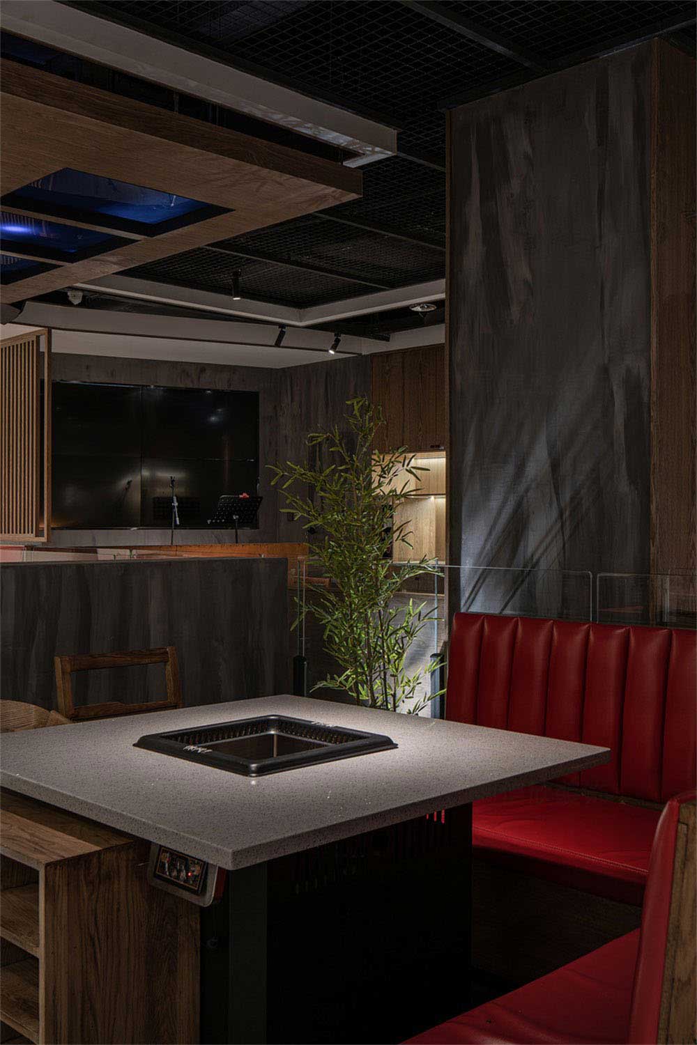 深圳羅湖工業(yè)風(fēng)火鍋店裝修設(shè)計家具組合 深圳羅湖工業(yè)風(fēng)火鍋店裝修設(shè)計家具組合