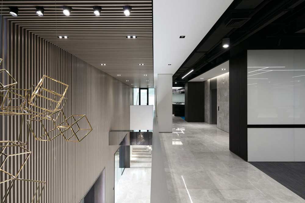 大鵬新區(qū)鑫園廣場(chǎng)現(xiàn)代風(fēng)格辦公室裝修格柵天花 大鵬新區(qū)鑫園廣場(chǎng)現(xiàn)代風(fēng)格辦公室裝修格柵天花