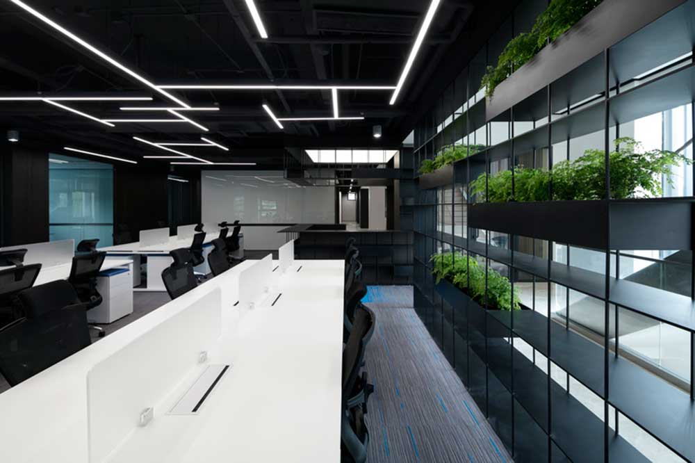 大鵬新區(qū)鑫園廣場(chǎng)現(xiàn)代風(fēng)格辦公室裝修辦公區(qū)綠植層架隔斷 大鵬新區(qū)鑫園廣場(chǎng)現(xiàn)代風(fēng)格辦公室裝修辦公區(qū)綠植層架隔斷