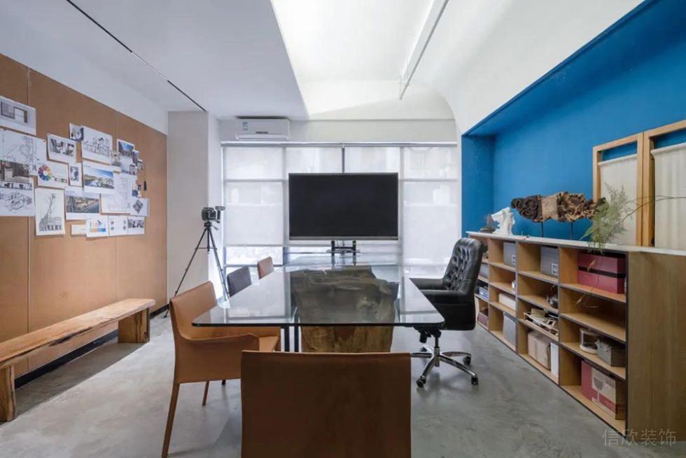 北歐風(fēng)格辦公空間經(jīng)理辦公室裝修圖