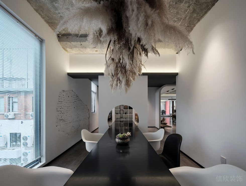 工業(yè)風(fēng)辦公空間案例特色洽談區(qū)設(shè)計裝修圖