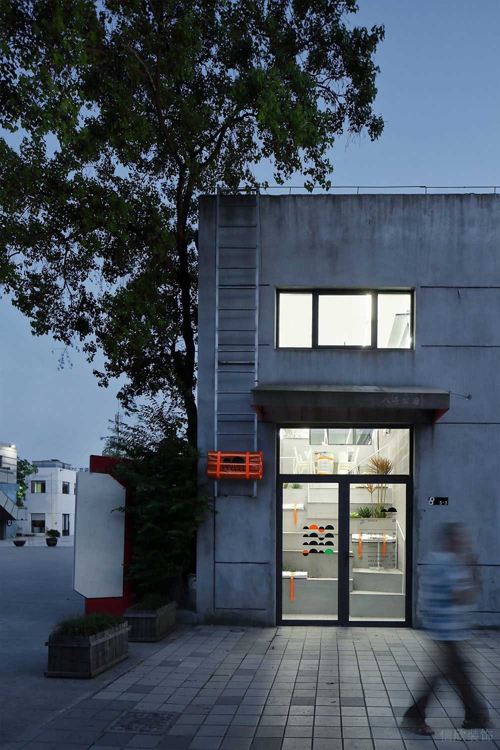 工業(yè)風(fēng)辦公空間外立面設(shè)計實景圖