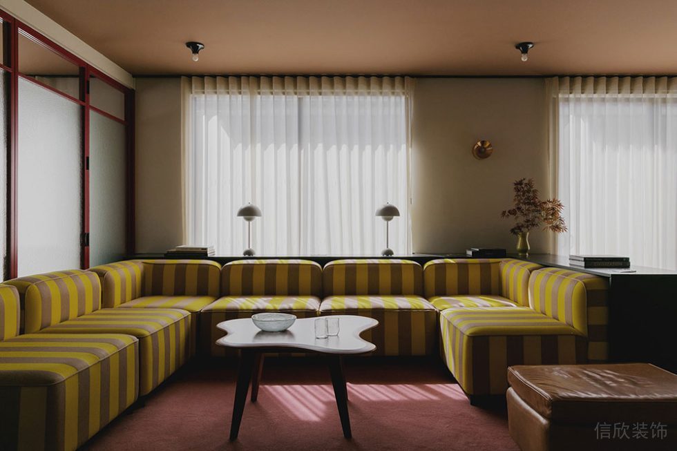 簡約風(fēng)格商務(wù)辦公場所接待室案例裝修圖