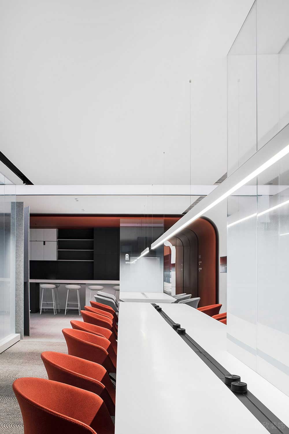 現(xiàn)代風格辦公場所案例商務洽談區(qū)設(shè)計裝修圖