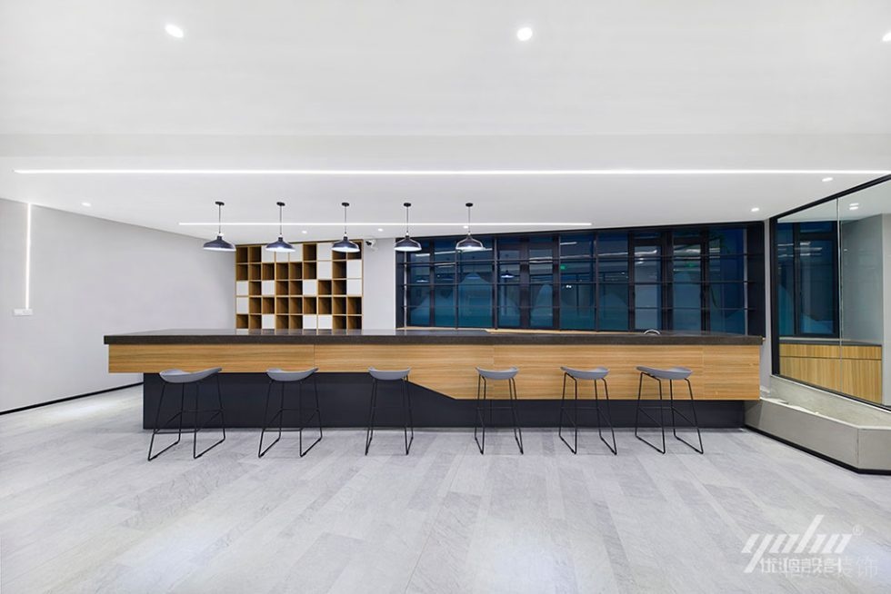 現(xiàn)代風(fēng)格商務(wù)辦公室吧臺(tái)休閑區(qū)設(shè)計(jì)裝修圖