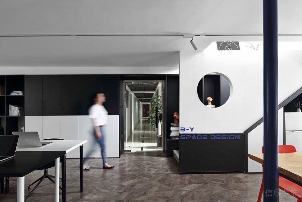 現(xiàn)代風(fēng)格商務(wù)辦公室過(guò)道設(shè)計(jì)裝修圖