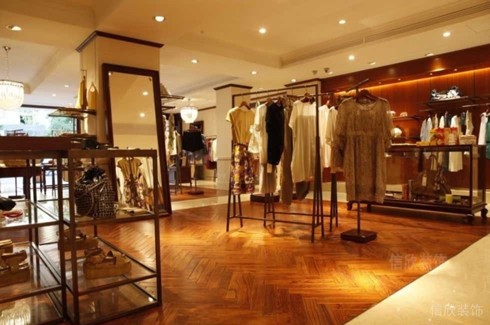 商場(chǎng)店鋪裝修服裝店古典木質(zhì)風(fēng)裝修效果圖天花吸頂燈裝修