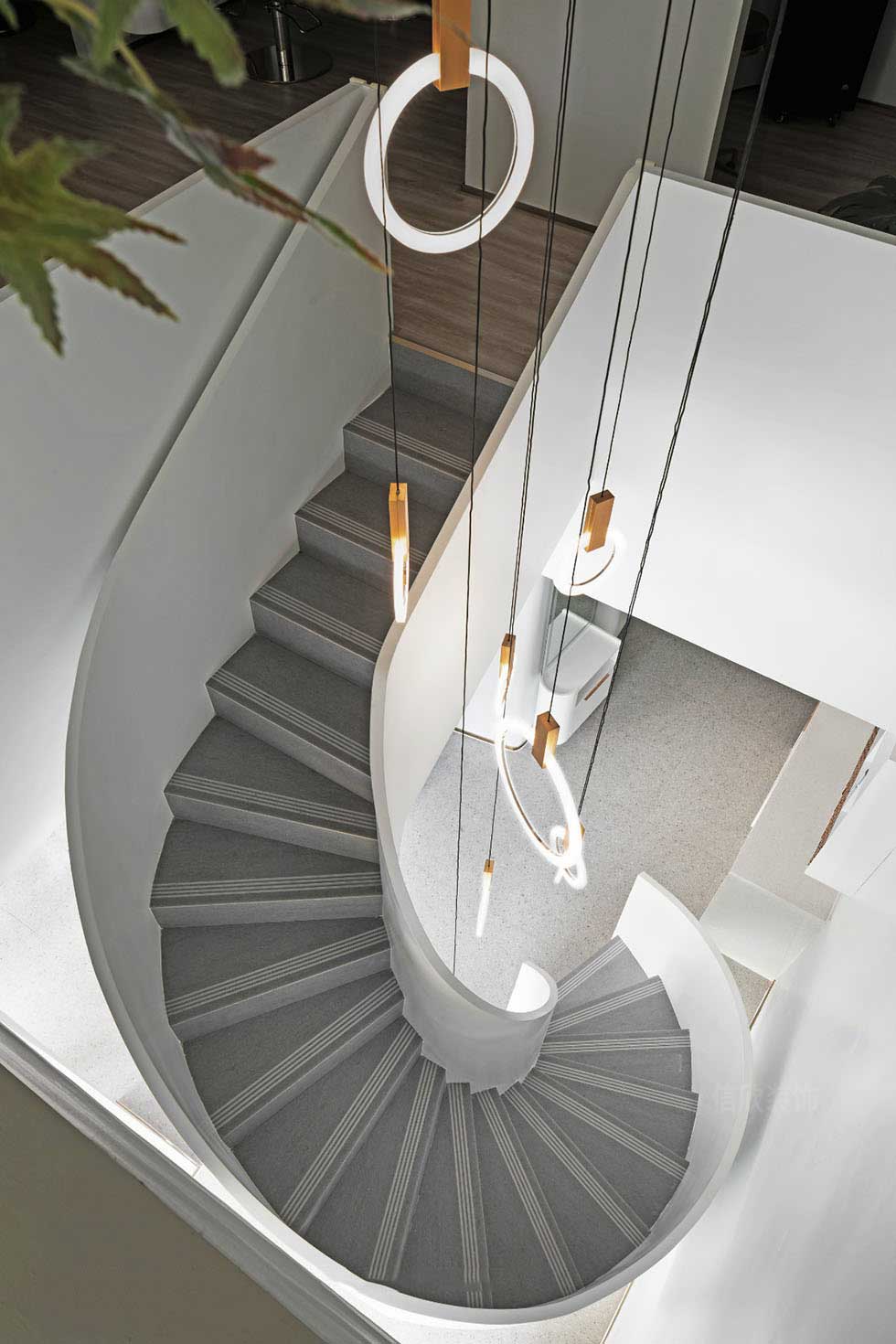 深圳羅湖時尚發(fā)型會所裝修樓梯實景案例 深圳羅湖時尚發(fā)型會所裝修樓梯實景案例