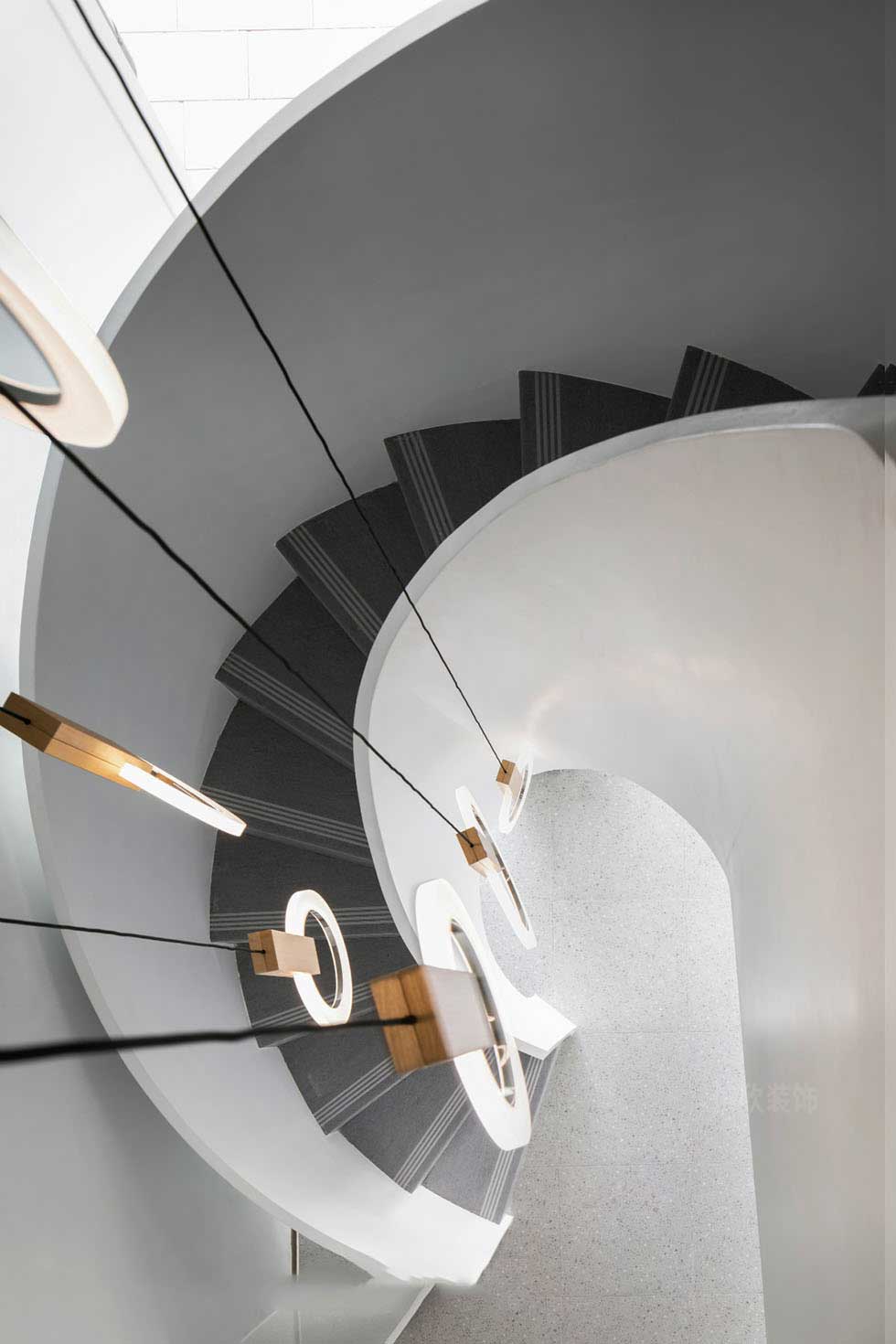 深圳羅湖時尚發(fā)型會所裝修吊燈實景案例 深圳羅湖時尚發(fā)型會所裝修吊燈實景案例