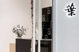 實木地板玻璃平推門裝修效果圖餐廳裝修