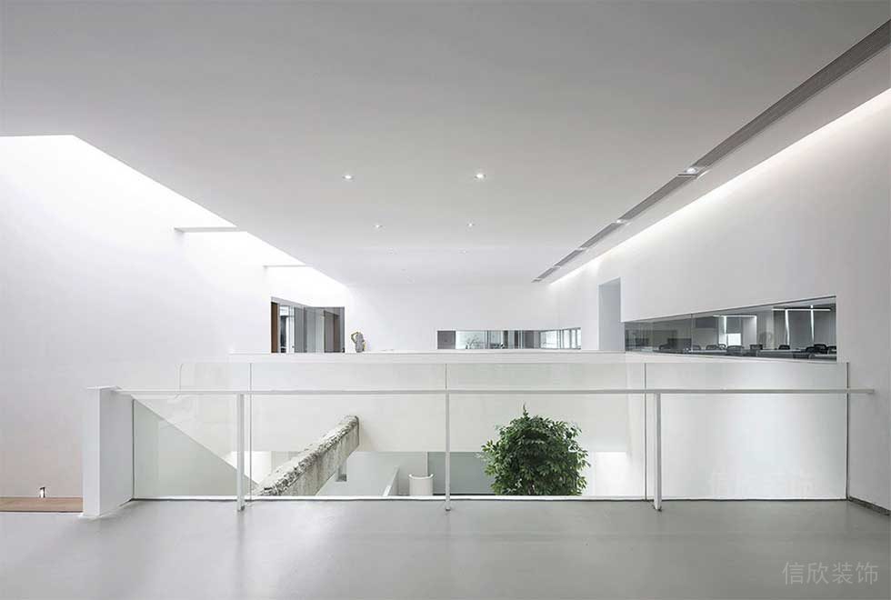 極簡(jiǎn)風(fēng)格辦公室二層樓梯走廊裝修圖