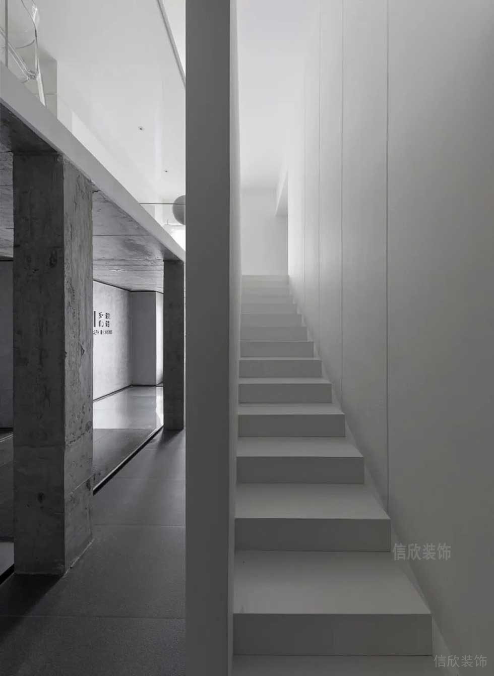 極簡(jiǎn)風(fēng)格辦公室樓梯空間效果圖