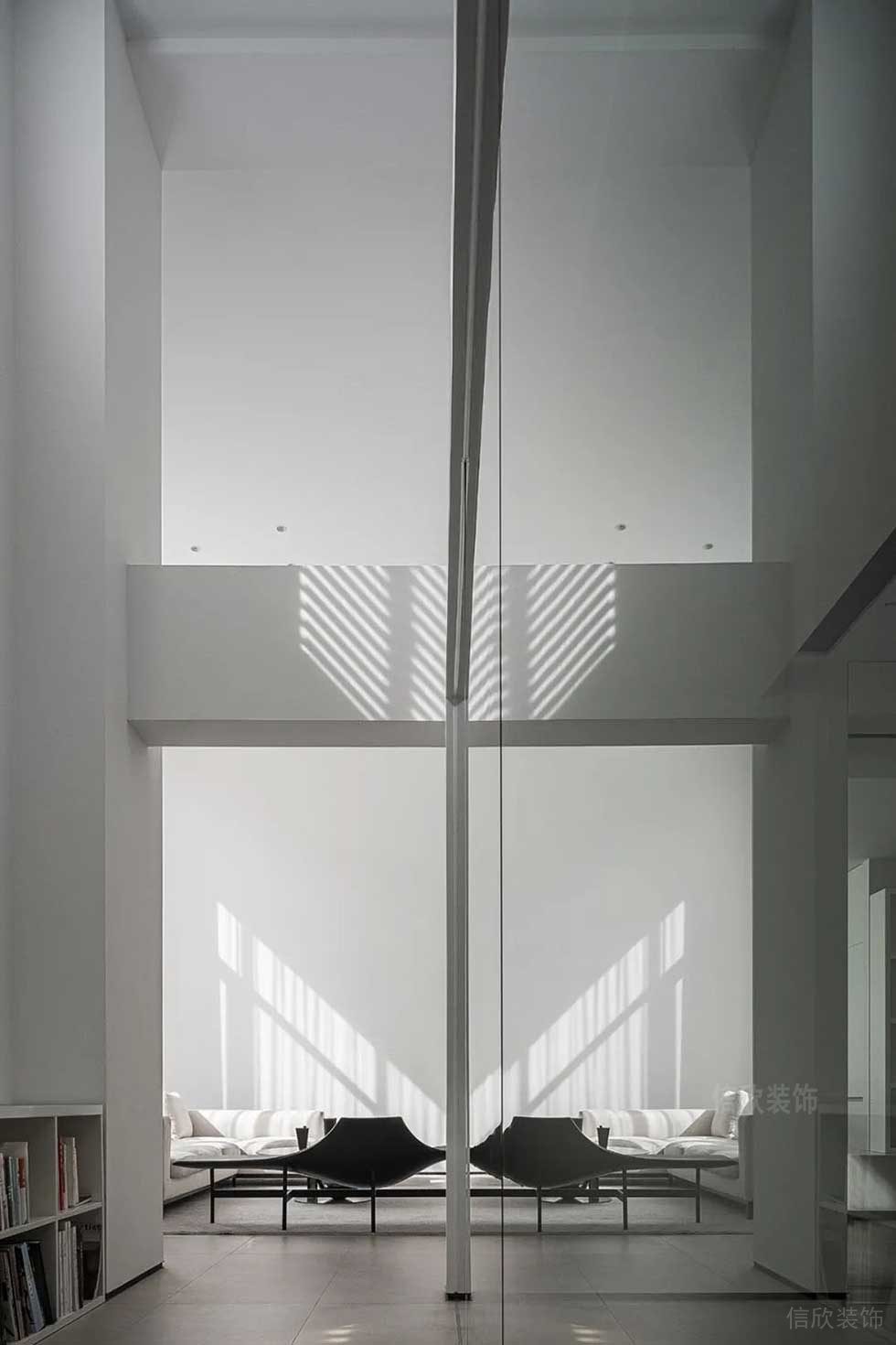 極簡風(fēng)格辦公室走廊空間裝修圖