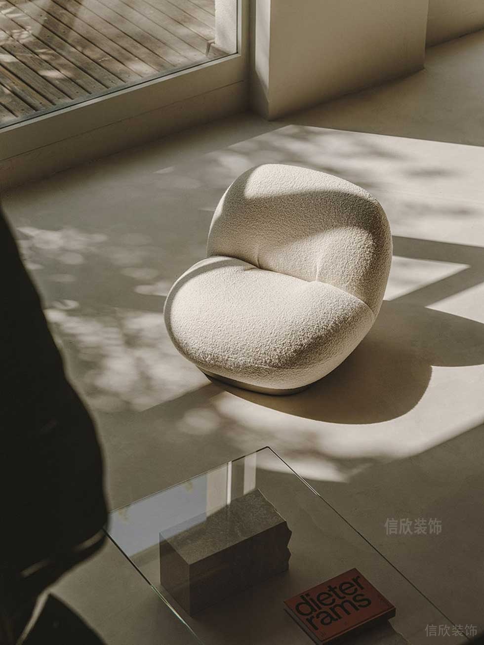 極簡風格公司案例休息區(qū)裝修圖