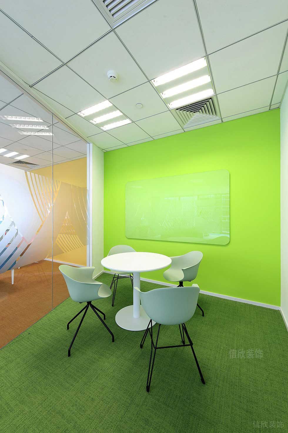 簡約風(fēng)格辦公空間洽談室效果圖