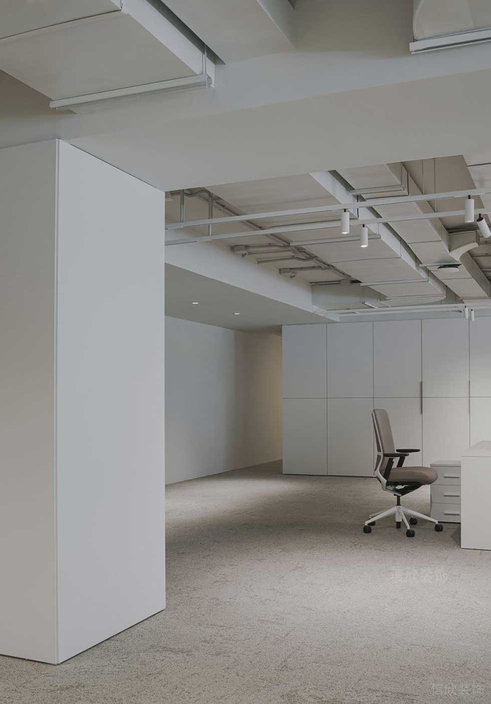 簡(jiǎn)約風(fēng)格公司案例辦公區(qū)過(guò)道空間裝修圖