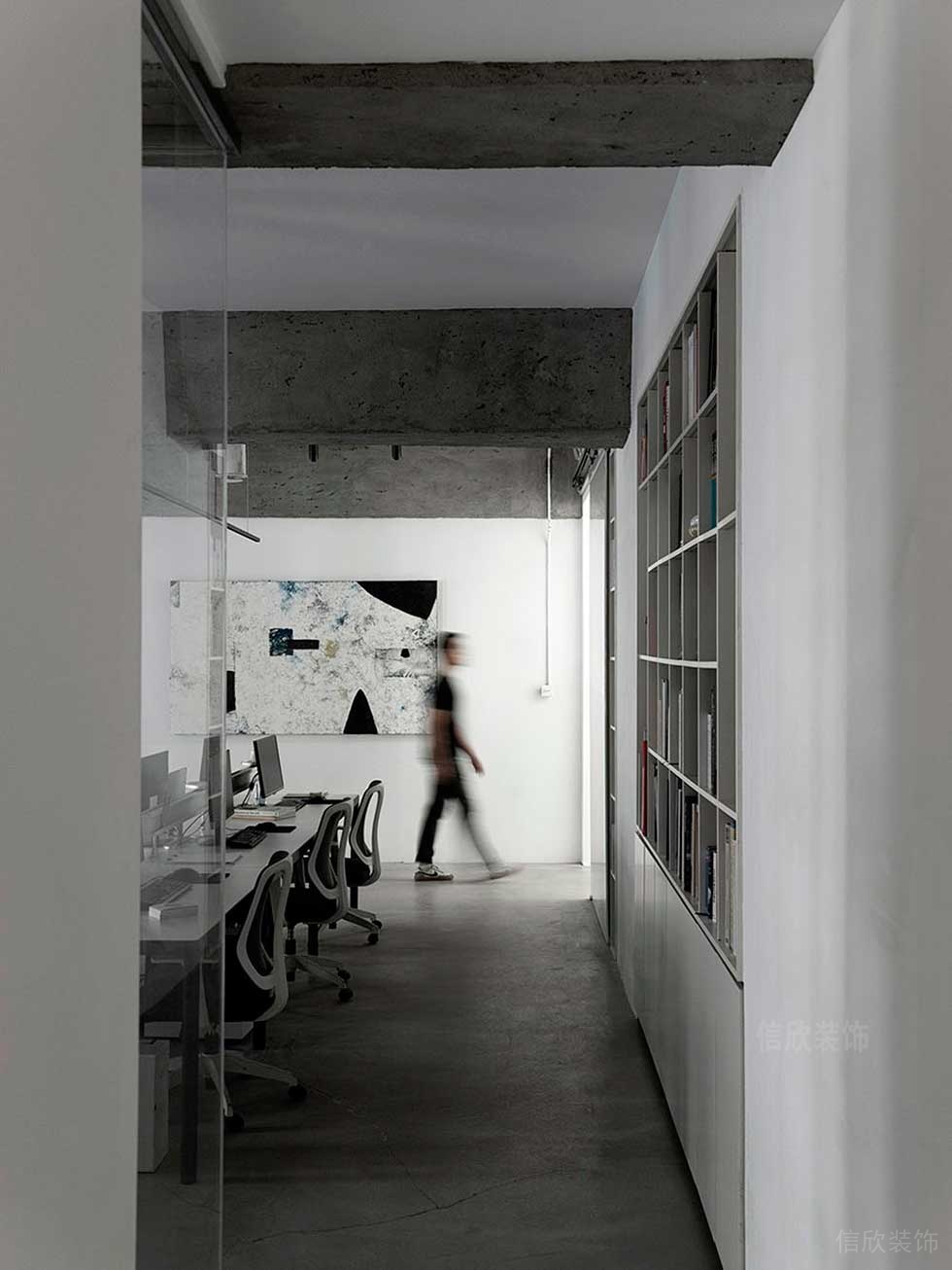 簡(jiǎn)約工業(yè)風(fēng)公司辦公區(qū)過道裝修圖