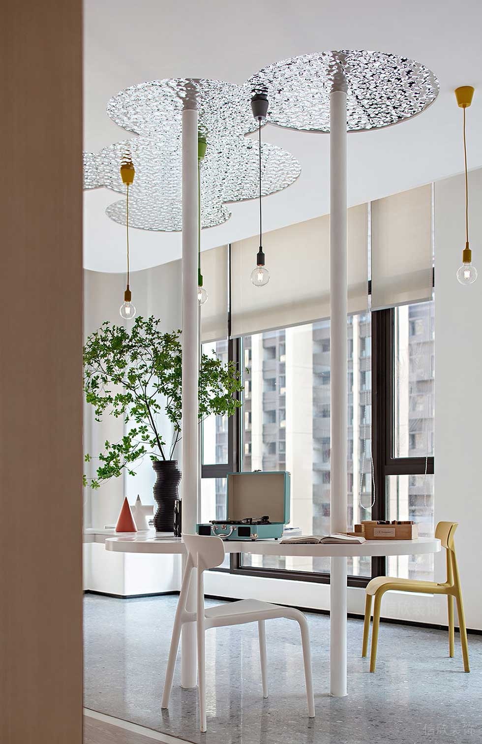 現(xiàn)代北歐風(fēng)辦公室員工休閑區(qū)裝修圖