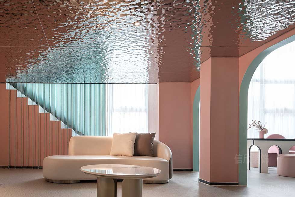 現(xiàn)代北歐風(fēng)企業(yè)辦公室一層休閑區(qū)裝修圖