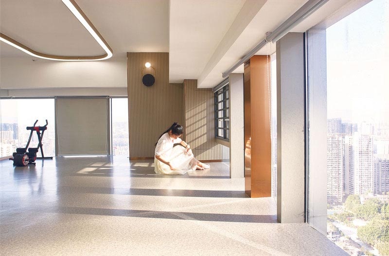 磨石地板辦公室健身房裝修效果圖開放式區域環形天花led燈帶效果