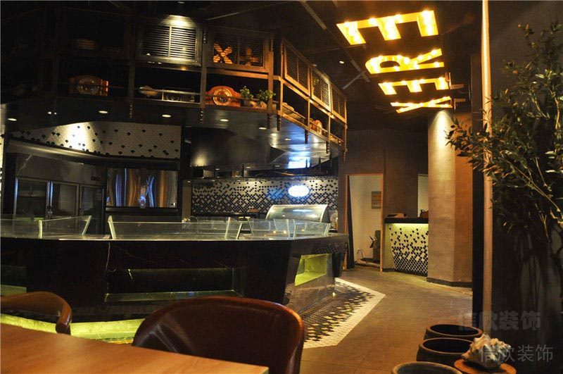 自助餐裝修效果圖復古餐廳過道皮革沙發(fā)效果圖