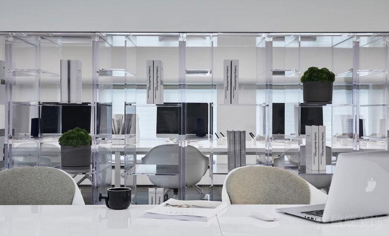 現(xiàn)代工作室工作區(qū)裝修效果圖黑白色調(diào)現(xiàn)代簡約圖