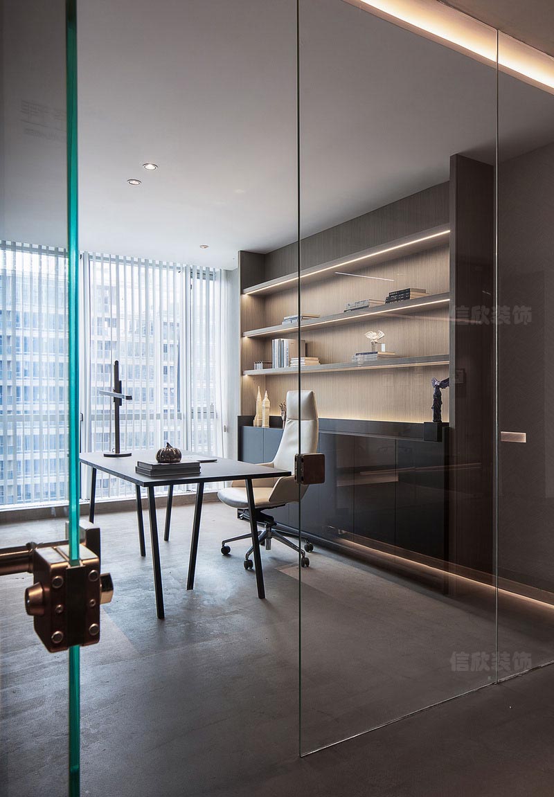 深圳南山現(xiàn)代工業(yè)風(fēng)設(shè)計公司辦公室裝修玻璃隔斷 深圳南山現(xiàn)代工業(yè)風(fēng)設(shè)計公司辦公室裝修玻璃隔斷