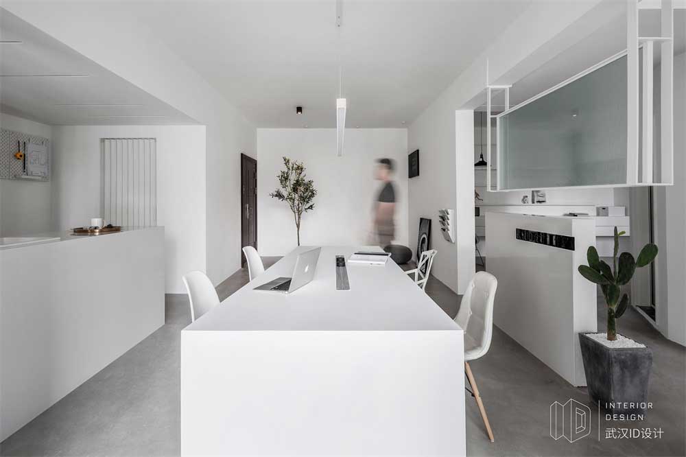 深圳市龍崗80平米現(xiàn)代風(fēng)辦公室裝修設(shè)計辦公區(qū)