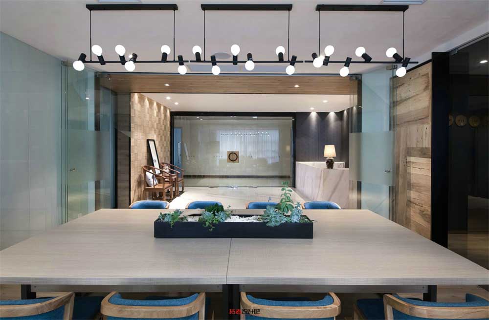 深圳南山智慧廣場(chǎng)新中式風(fēng)格辦公室裝修設(shè)計(jì)案例會(huì)議區(qū)天花
