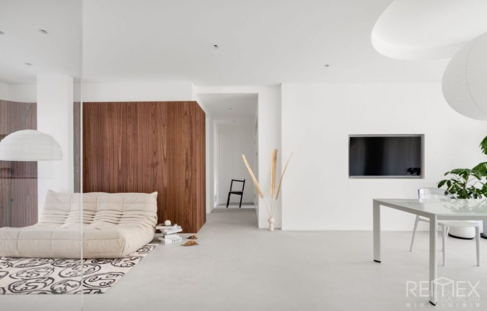 木飾面背景墻休息區(qū)圓形吊頂裝修設(shè)計(jì)