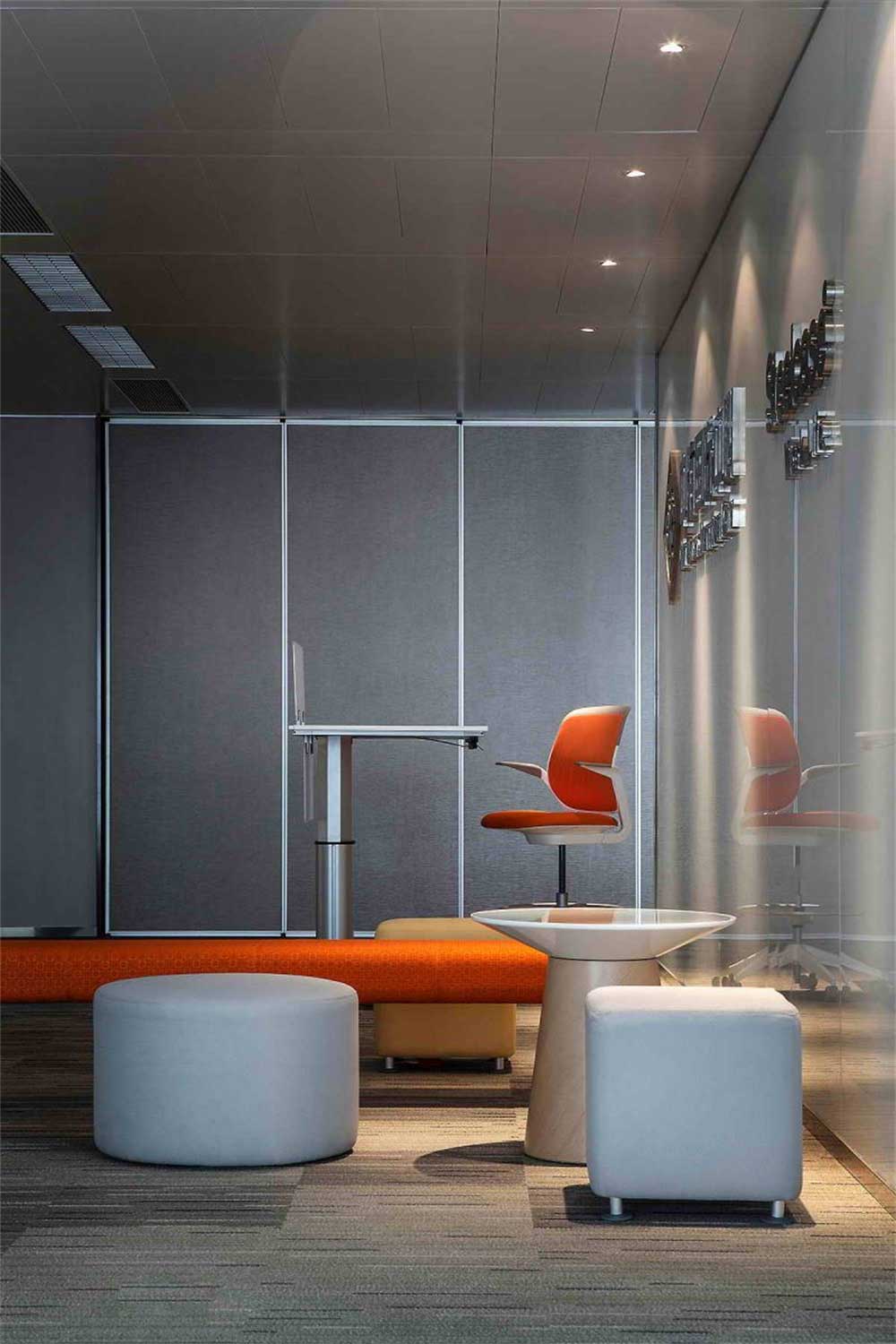 深圳福田500平方現(xiàn)代風(fēng)格辦公室裝修地面鋪設(shè)