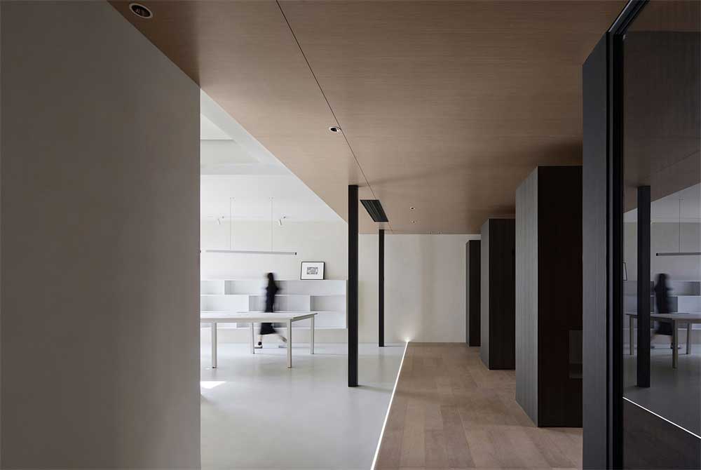 深圳南山500平方極簡(jiǎn)風(fēng)格辦公室裝修過道區(qū) 深圳南山500平方極簡(jiǎn)風(fēng)格辦公室裝修過道區(qū)