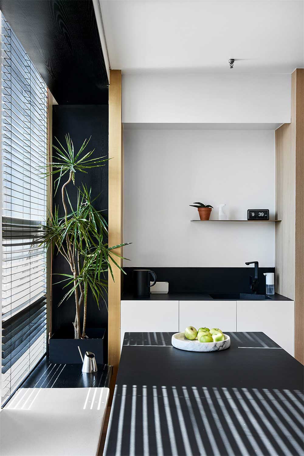 現(xiàn)代家庭公寓式辦公室裝修設(shè)計(jì)水吧臺(tái) 現(xiàn)代家庭公寓式辦公室裝修設(shè)計(jì)水吧臺(tái)