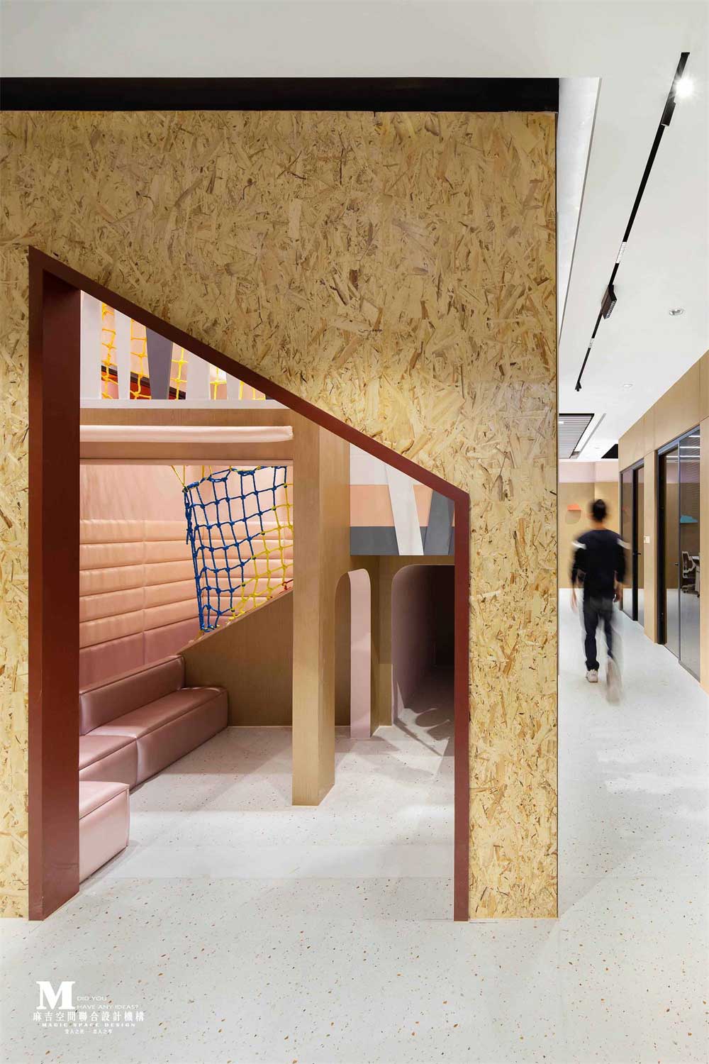 深圳市羅湖區(qū)元素組合辦公室設(shè)計(jì)裝修休息區(qū)